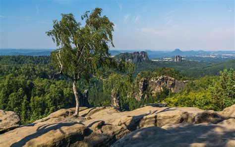 View from carolafelsen into the elbe sandstone mountain ranges to the east, saxon switzerland transitions into the lusatian highlands and, to the west, into the ore mountains. Carolafelsen Foto & Bild | world, natur, landschaft Bilder ...