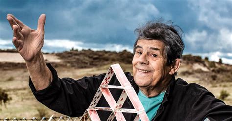 Prinsen verloor begin 2020 zijn vrouw. Joost Prinsen is 75 en heeft nog steeds speeldrift ...