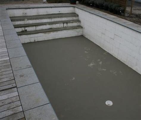 En permettant de maintenir un minimum de filtration elle évite le désamorçage de votre pompe. Construction piscine : bonde de fond | Astral Pool ...