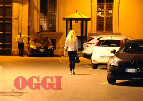 È polemica contro la fidanzata di conte attenzione alla nuova truffa scarica whatsapp rosa Il premier Giuseppe Conte e la fidanzata Olivia Paladino ...