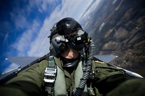 7 thoughts a fighter pilot has during a dogfight - Americas Military ...