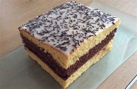 Un gâteau moelleux à la vanille, un gâteau chocolat, une belle ganache au chocolat. MCY: Recette Gateau Simple Et Rapide Thermomix