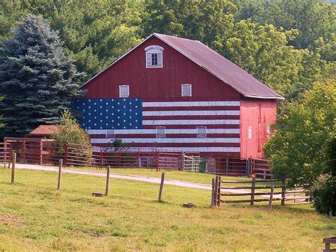 Usa Painted Flag On Barn Old Barns Barn Pictures Country Barns