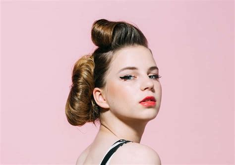 35 modern pin up hairstyles for a new look in 2023