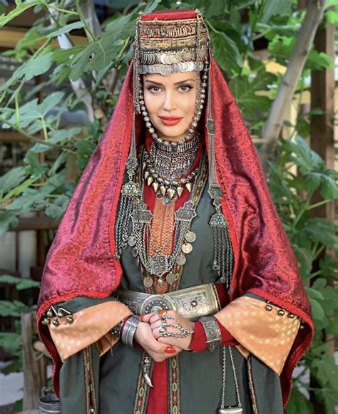 Taraz տարազ Armenian Traditional Dress Fashion Armenian Clothing