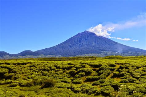 10 Gunung Terindah Di Indonesia Yang Wajib Dikunjungi