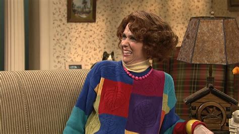 Kristen Wiigs Sue Returns To Snl And Twitter Freaks Out