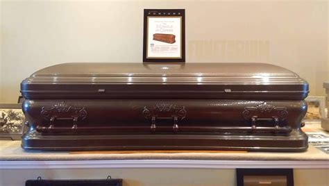 Pin De Terry Plummer En Classic Caskets Con Imágenes Funeral