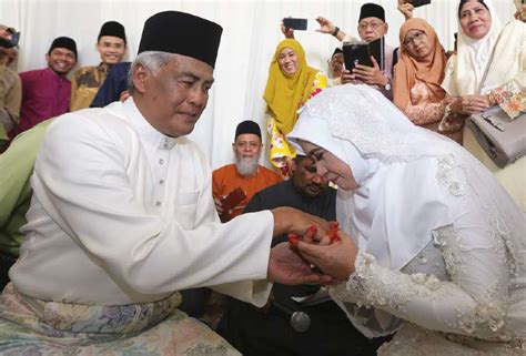 Now we recommend you to download first result a rahman hassan hanya untuk ku mp3. (Showbiz) Jalaluddin Hassan weds single mother-of-four ...