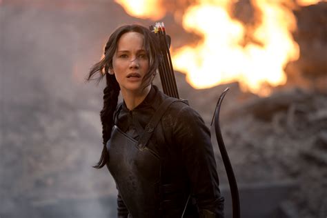 ‘hunger Games Mockingjay Director Warns Katniss Is ‘very Alone
