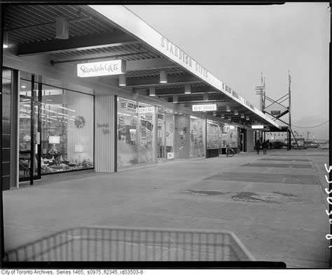 Yorkdale shopping centre is toronto's first of its kind and was the world's largest shopping mall at the time of opening, while toronto eaton centre is the most visited shopping mall in north america. This is what malls used to look like in Toronto