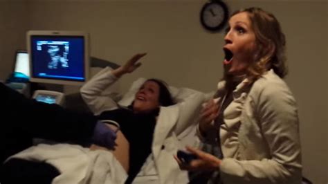 Video Aunt Overcome With Joy After Finding Out Her Sister Is Having