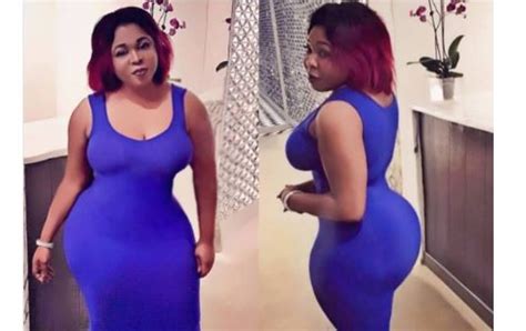 Ghanaian Slay Queen Bullies Nigerian Ladies With Her Round Backside Photos Theinfong