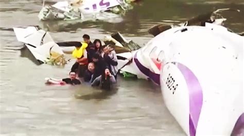 Transasia Plane Lifted From River 31 Confirmed Dead South China Morning Post