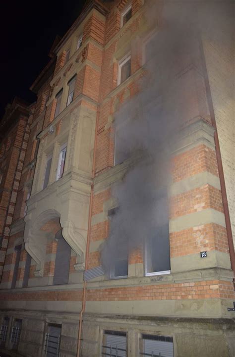 Die realität ist eine wohnung. Die Feuerwehr ist zu einem Feuer in einer Wohnung in Bad ...