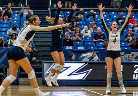 Zips Womens Volleyball Continues Winning Streak Prepares For Homecoming Matches The Buchtelite
