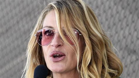 Julia roberts was born on october 28, in the year, 1967 and she is an actress and also a producer. Julia Roberts: Psycho-Kollaps! Sie ist komplett am Ende ...