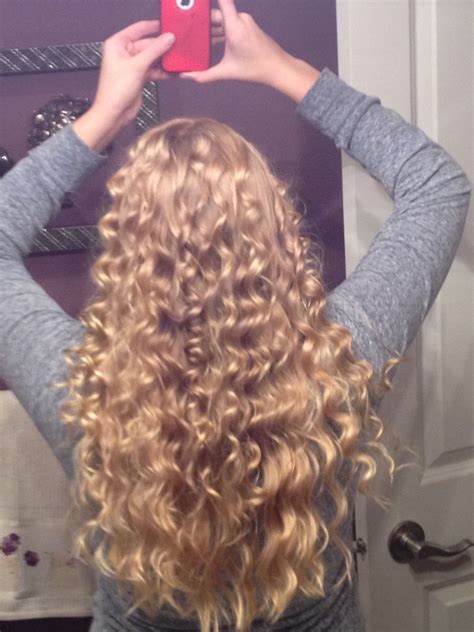 23 Pictures Of Long Curly Hairstyles Hairstyle Catalog