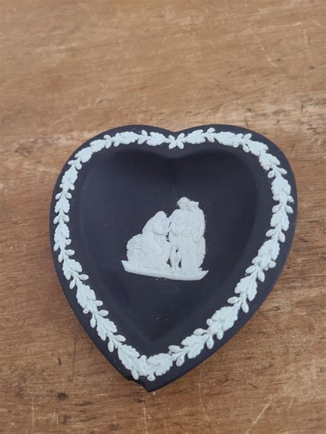 Coeur Wedgwood Jasperware Noir L G Re Chip La Base