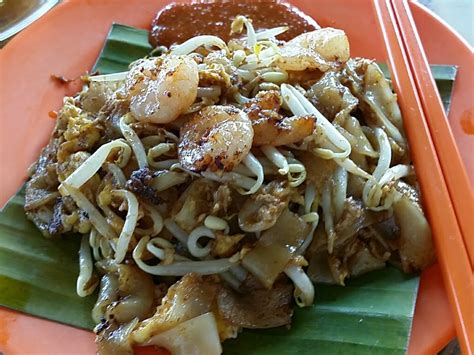 This flavourful noodle dish is the definition of southeast asian comfort serve in a large bowl and scatter over the spring onion to finish. Xing Fu: CHAR KUEY TEOW