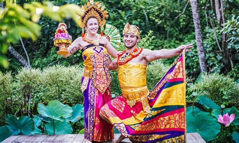 30 Gambar Pakaian Adat Dari Bali Fashion Modern Dan Terbaru 2021