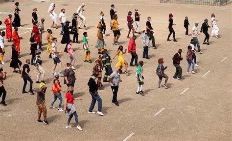 Die füße sind das fundament beim tanzen. Jerusalema del corazón | Dr. Michael Laitman