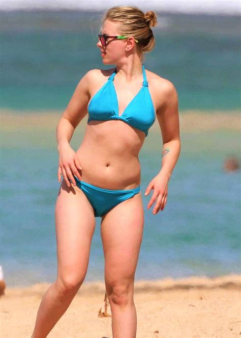 Unwind With Scarlett Johansson S Stunning Beach Photos Displaying Her