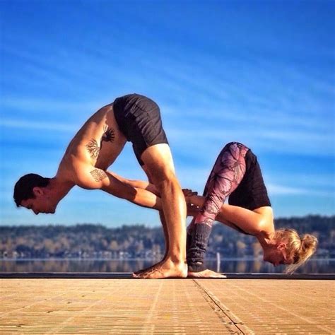 With sanksrit names like utkatasana and trikonasana, yoga poses may sound a lot more like spells you'd learn at hogwarts than shapes you can actually get your body to make. 18 best Yoga Em Dupla images on Pinterest | Partner yoga, Yoga poses and Yoga exercises