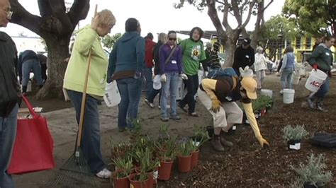 East Bay Homeowners Learn How To Conserve Water During California