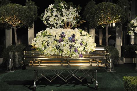Photos Michael Jackson Finally Laid To Rest In California Neon