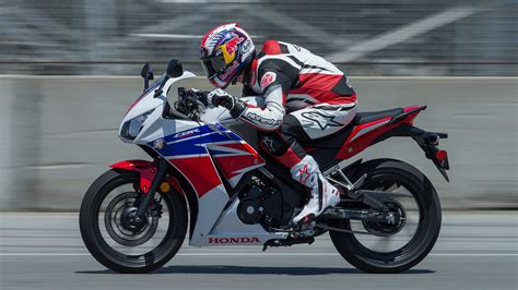 It was only a matter of time for me to finally get on the amazing 2019 honda cbr300r, having loved the yamaha r3 and. 2016 Honda CBR300R Review / Specs / Pictures & Videos ...