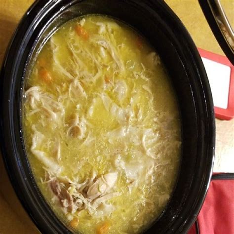 It starts with a creamy chicken soup. SOUTHERN CHICKEN AND DUMPLINGS - Easy Recipes