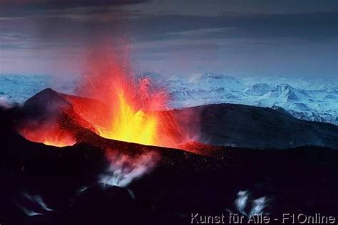 Ihre bisherige bekanntschaft mit dem land sei gewesen, dass sie wegen des ausbruchs des isländischen vulkans eyjafjallajökull 2010 nur über umwege aus amerika nach. Photo Print Ausbruch des Vulkans Eyjafjallajökull, Island ...