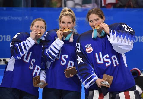 Twitter Reaction To U S Women S Hockey Team Winning Gold At