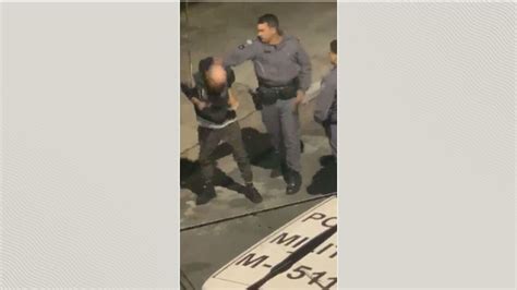 PM é flagrado batendo em homem durante abordagem em SP Jornal GloboNews Edição das G