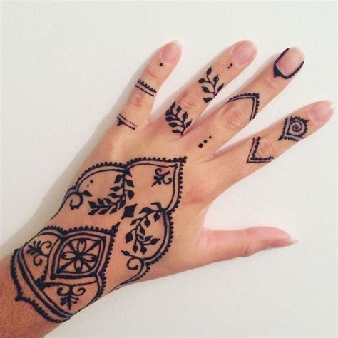 Pin De Kristina Ellis Em Henna Tatuagem Indiana Na Mao Tatuagem De