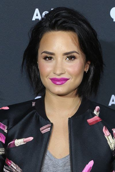 Short Hairstyles For Round Faces Black Hair Demi Lovato On Stylevore