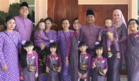 Lagipun standard la artis malaysia, mekap tebal je. Rebecca Nur Al Islam Berbaju Sedondon Dengan Pembantu ...