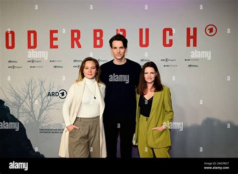 Sonja Gerhardt Sabin Tambrea Und Jennifer Ulrich Bei Der Premiere Der