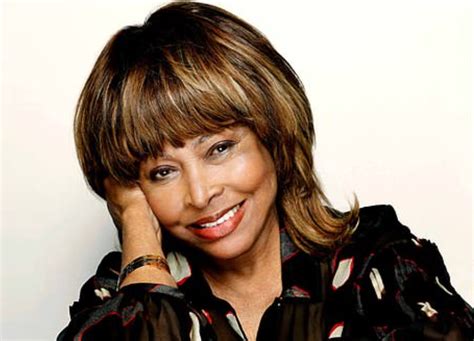 She rose to fame in the early 1960s alongside her partner, ike turner. O dia em que Tina Turner falou pela primeira vez sobre o ...