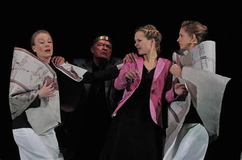 „könig Lear“ Inszeniert Von Holk Freytag Kostüme Michaela Barth