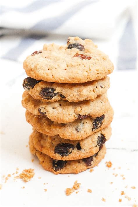 Top the cookie and filling with another cookie round. Soft and Chewy Gluten-Free Oatmeal Raisin Cookies