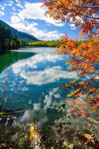 Premium Photo Mountain Autumn Green Siberia Lake With Reflection And