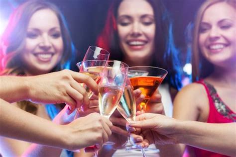 Consumo De Alcohol En Mujeres Continúa En Aumento