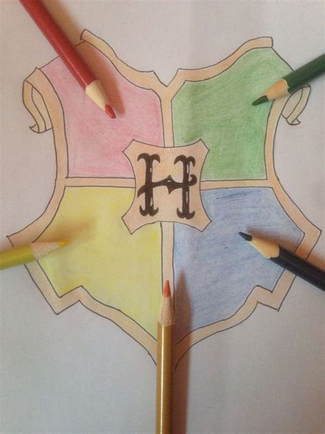 Simple And Easy To Draw Hogwarts Emblem Harry Potter Painting Harry