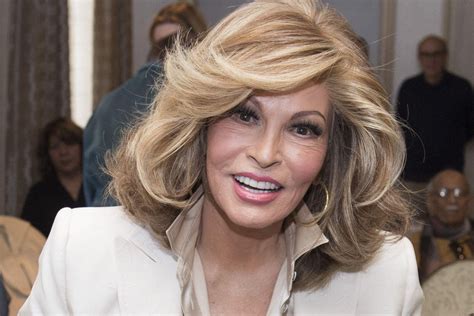 Raquel Welch 76 Shows Off Her Flawless Complexion At Photocall For