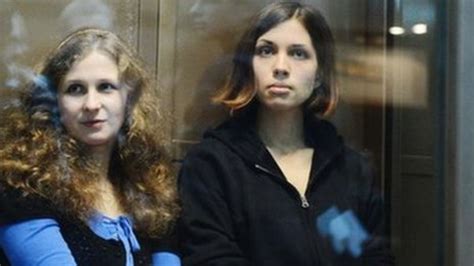 Pussy Riot Russia Frees Jailed Punk Band Members Bbc News