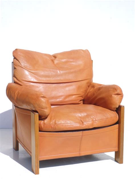 Relax sessel gehören zu den innovationen im wohnzimmer und bieten dort eine oase der ruhe und entspannung. Relax Sessel Aus Leder Und Holz - Clubsessel Cedric Holz und Leder Chocolate Brown Sessel ...