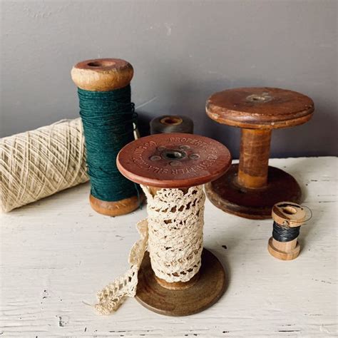 Set Of 4 Vintage Wooden Spools Antique Textiles Old Industrial