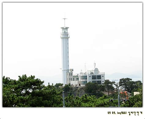 2003년 9월 16일 부산광역시의 유형문화재 제50호로 지정되었다. 100살 가덕도 등대 타임캡슐에는 무엇이 저장되었을까?